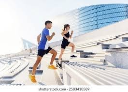 反了？热刺主帅用阿森纳的杯子喝水