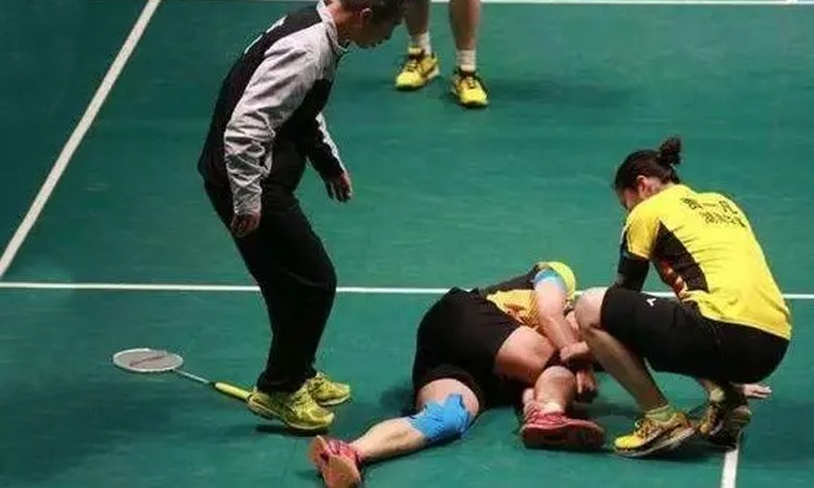 男子跳马卷成这样了！他一年8次大赛“钉子效果”，还是拿不了金牌